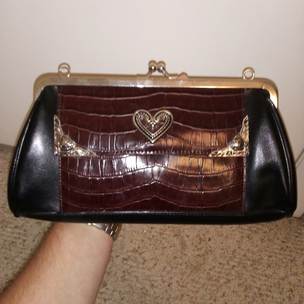 Unbranded clutch purse